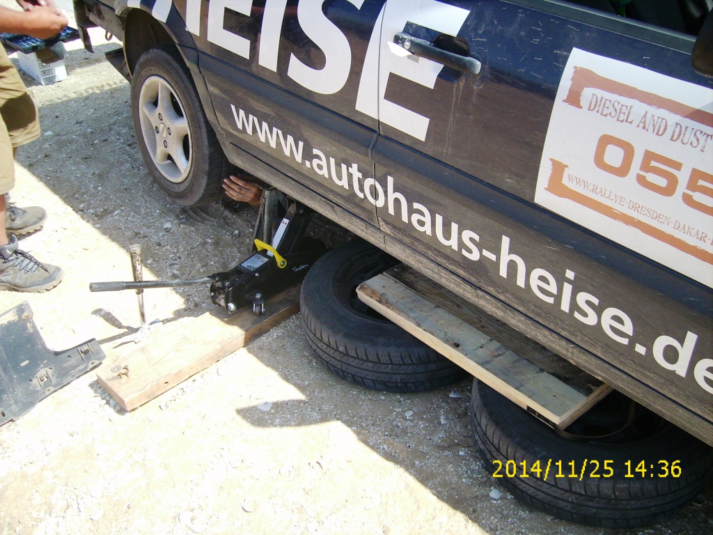 Die Hand von Robert bei der Reparatur