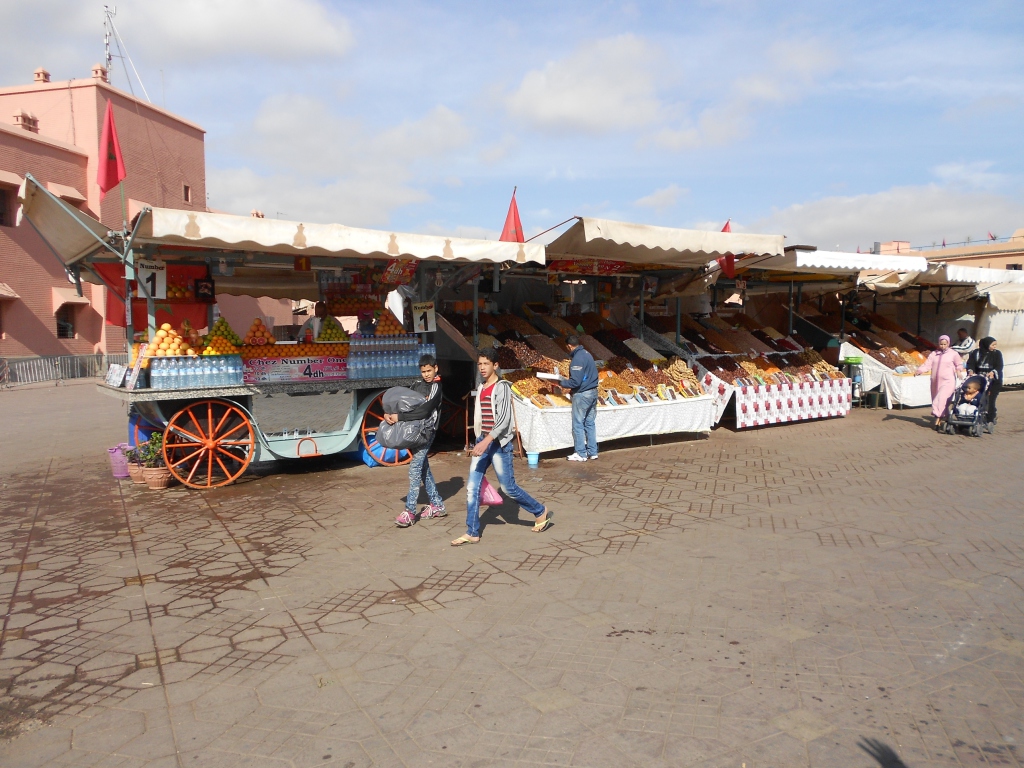 Auf dem Markt - viele Datteln